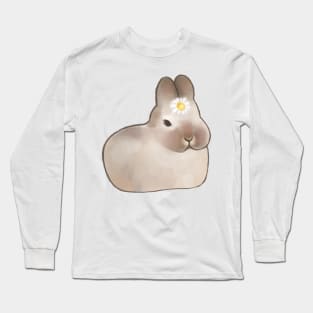 brown bunny rabbit with a daisy on its head Long Sleeve T-Shirt